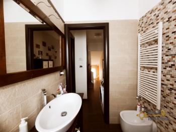 Completely restored town house with small garden and annex for sale. Img22