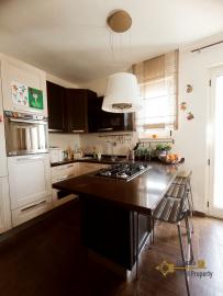 Completely restored town house with small garden and annex for sale. Img8