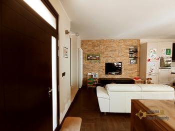 Completely restored town house with small garden and annex for sale. Img7