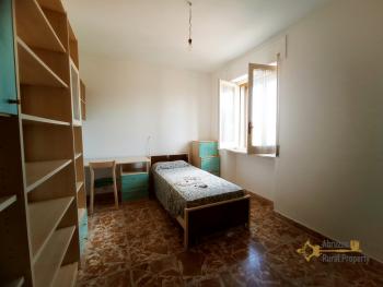 Large country house with garage and panoramic view, near the coast. Img22