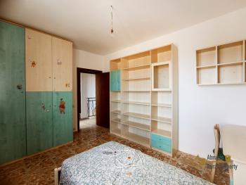 Large country house with garage and panoramic view, near the coast. Img24