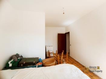 Large country house with garage and panoramic view, near the coast. Img26