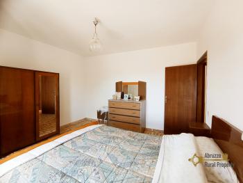 Large country house with garage and panoramic view, near the coast. Img17