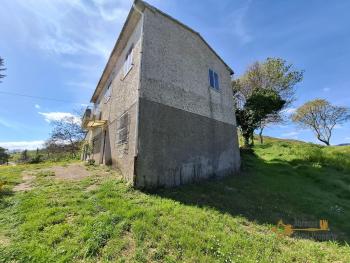 Large country house with garage and panoramic view, near the coast. Img4
