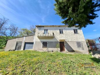 Large country house with garage and panoramic view, near the coast.