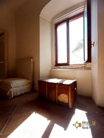 Perfect condition historic palace with garden for sale. Molise. Img35