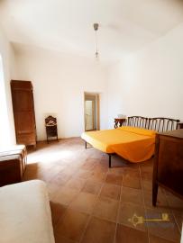 Perfect condition historic palace with garden for sale. Molise. Img34