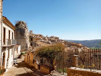 Perfect condition historic palace with garden for sale. Molise. Img5