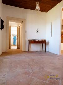 Perfect condition historic palace with garden for sale. Molise. Img28
