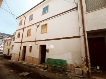 Large town house with two apartments for sale in Colledimezzo. Img17