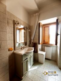 Large town house with two apartments for sale in Colledimezzo. Img14