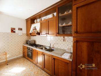 Large town house with two apartments for sale in Colledimezzo. Img26