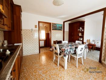 Large town house with two apartments for sale in Colledimezzo. Img22