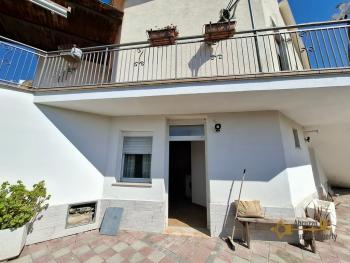 Beautiful villa with 3 separate habitable units, lovely outdoor space, garden and sea view. Fresagrandinaria Img42