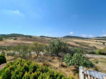 Beautiful villa with 3 separate habitable units, lovely outdoor space, garden and sea view. Fresagrandinaria Img19