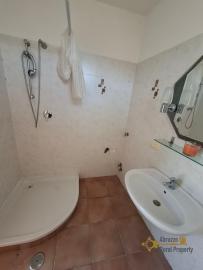 Beautiful villa with 3 separate habitable units, lovely outdoor space, garden and sea view. Fresagrandinaria Img45