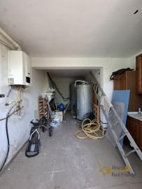 Beautiful villa with 3 separate habitable units, lovely outdoor space, garden and sea view. Fresagrandinaria Img49