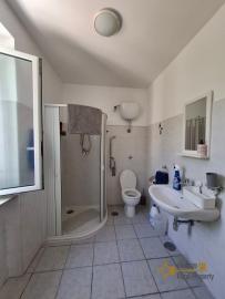 Beautiful villa with 3 separate habitable units, lovely outdoor space, garden and sea view. Fresagrandinaria Img37