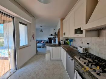 Beautiful villa with 3 separate habitable units, lovely outdoor space, garden and sea view. Fresagrandinaria Img5