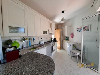 Beautiful villa with 3 separate habitable units, lovely outdoor space, garden and sea view. Fresagrandinaria Img7