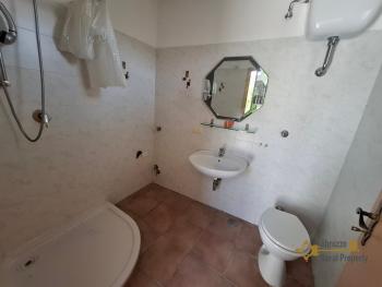 Beautiful villa with 3 separate habitable units, lovely outdoor space, garden and sea view. Fresagrandinaria Img44