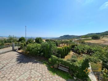 Beautiful villa with 3 separate habitable units, lovely outdoor space, garden and sea view. Fresagrandinaria Img20