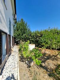 Beautiful villa with 3 separate habitable units, lovely outdoor space, garden and sea view. Fresagrandinaria Img29