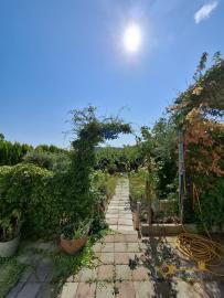 Beautiful villa with 3 separate habitable units, lovely outdoor space, garden and sea view. Fresagrandinaria Img26