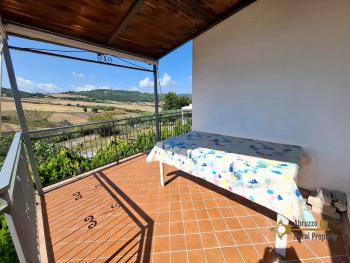 Beautiful villa with 3 separate habitable units, lovely outdoor space, garden and sea view. Fresagrandinaria Img16
