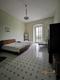 Historic palace with terrace, garden and spectacular view. Molise. Img33