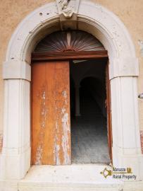 Historic palace with terrace, garden and spectacular view. Molise. Img22