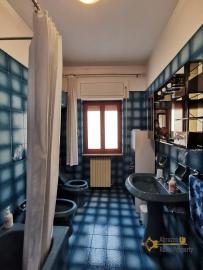 Detached house with 6 bedrooms, garden, garage and separate annex for guests. Img27