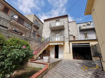 Detached house with 6 bedrooms, garden, garage and separate annex for guests. Img2