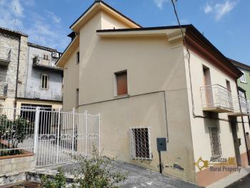 Detached house with 6 bedrooms, garden, garage and separate annex for guests. Img3