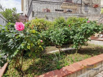 Detached house with 6 bedrooms, garden, garage and separate annex for guests. Img7