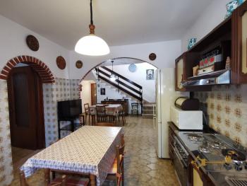 Detached house with 6 bedrooms, garden, garage and separate annex for guests. Img12