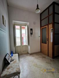 Large six bedrooms character house in the centre of the town. Molise. Img6