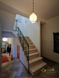 Large six bedrooms character house in the centre of the town. Molise. Img22