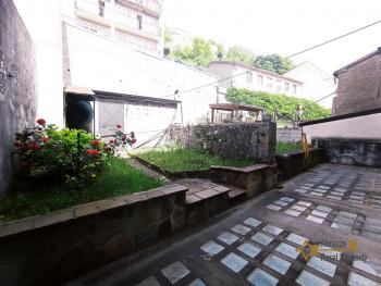 Very large town house with seven bedrooms and garden for sale. Abruzzo Img31