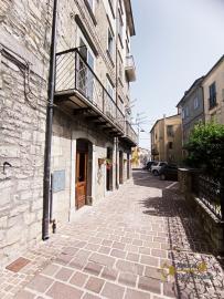 Very large town house with seven bedrooms and garden for sale. Abruzzo