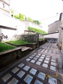 Very large town house with seven bedrooms and garden for sale. Abruzzo Img35