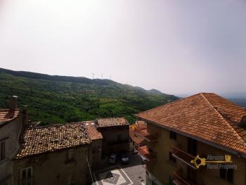 Very large town house with seven bedrooms and garden for sale. Abruzzo Img51
