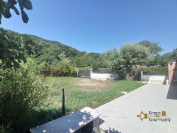 Country house surrounded by land with fruit trees. Montefalcone nel Sannio. Img18