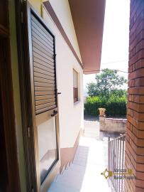 Detached country house with garden, land, garage and two large cellars. Roccaspinalveti Img11