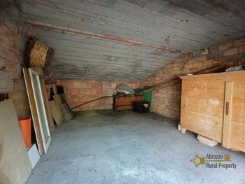 Detached country house with garden, land, garage and two large cellars. Roccaspinalveti Img33