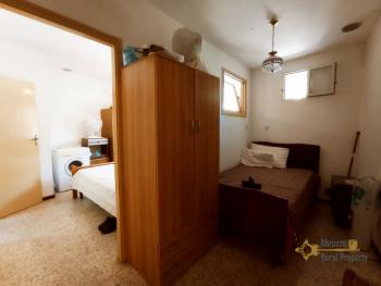 Petite town house in perfect condition near the coast for sale in Abruzzo. Img23