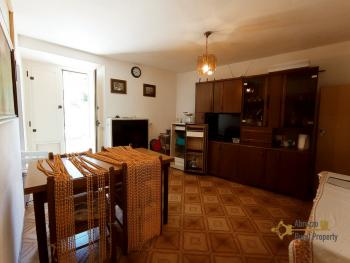 Petite town house in perfect condition near the coast for sale in Abruzzo. Img11