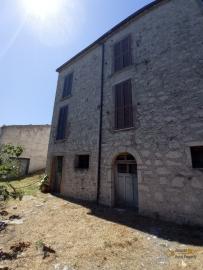 Recently restored stone house with panoramic view. San Giovanni Lipioni Img24