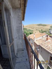 Three bedroom town house with stone carved cellar. Castelbottaccio. Img31