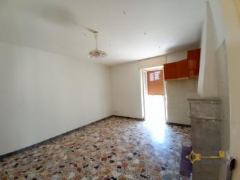 Three bedroom town house with stone carved cellar. Castelbottaccio. Img7